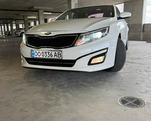 Белый Киа K5, объемом двигателя 2 л и пробегом 200 тыс. км за 10500 $, фото 1 на Automoto.ua