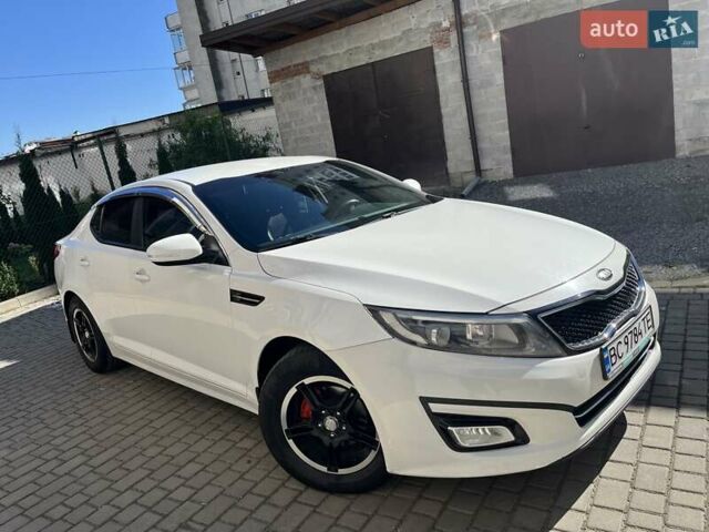 Белый Киа K5, объемом двигателя 2 л и пробегом 260 тыс. км за 10500 $, фото 1 на Automoto.ua