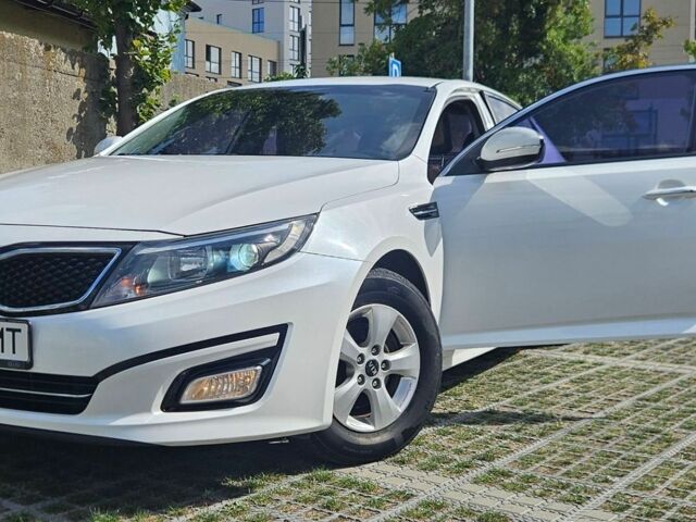 Білий Кіа K5, об'ємом двигуна 2 л та пробігом 207 тис. км за 11000 $, фото 1 на Automoto.ua