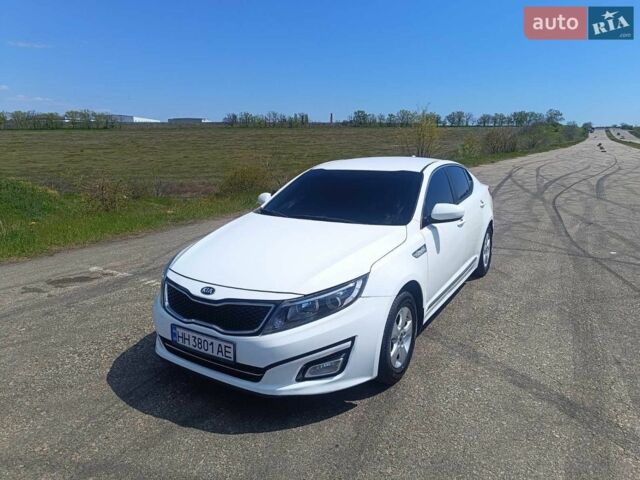 Белый Киа K5, объемом двигателя 2 л и пробегом 283 тыс. км за 9500 $, фото 1 на Automoto.ua
