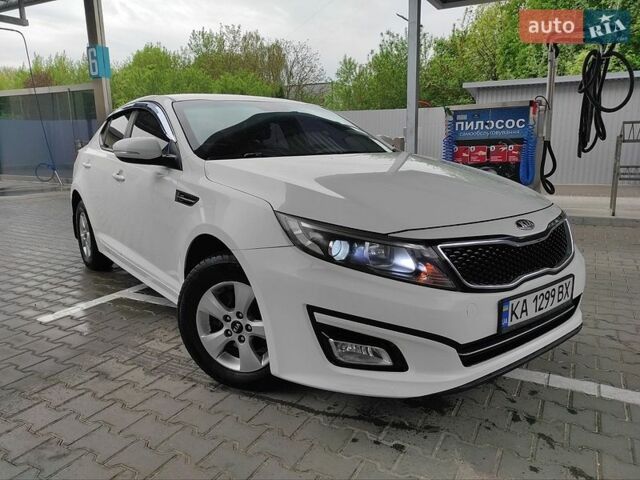 Белый Киа K5, объемом двигателя 2 л и пробегом 145 тыс. км за 7999 $, фото 1 на Automoto.ua