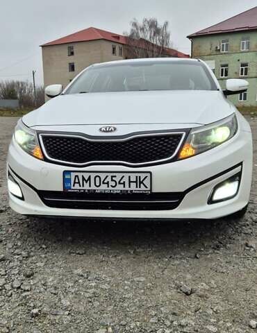 Белый Киа K5, объемом двигателя 2 л и пробегом 229 тыс. км за 9500 $, фото 1 на Automoto.ua