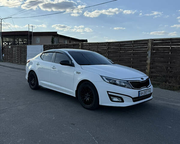 Білий Кіа K5, об'ємом двигуна 2 л та пробігом 150 тис. км за 8800 $, фото 1 на Automoto.ua