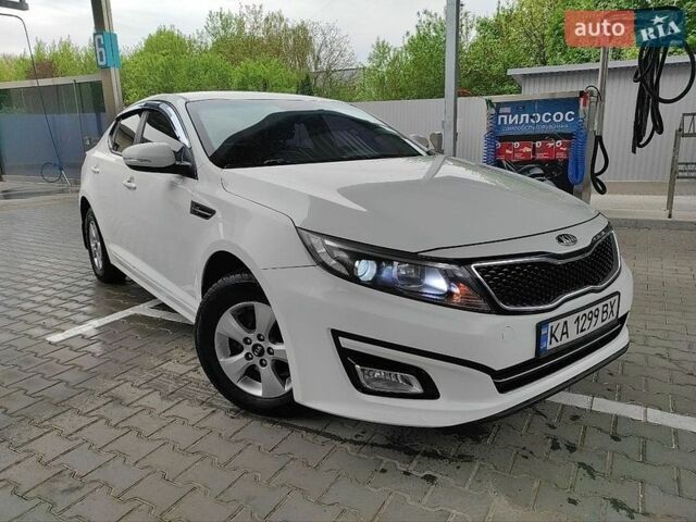 Белый Киа K5, объемом двигателя 2 л и пробегом 146 тыс. км за 8900 $, фото 1 на Automoto.ua