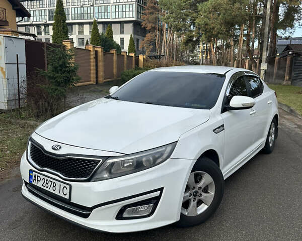 Белый Киа K5, объемом двигателя 2 л и пробегом 247 тыс. км за 7699 $, фото 1 на Automoto.ua