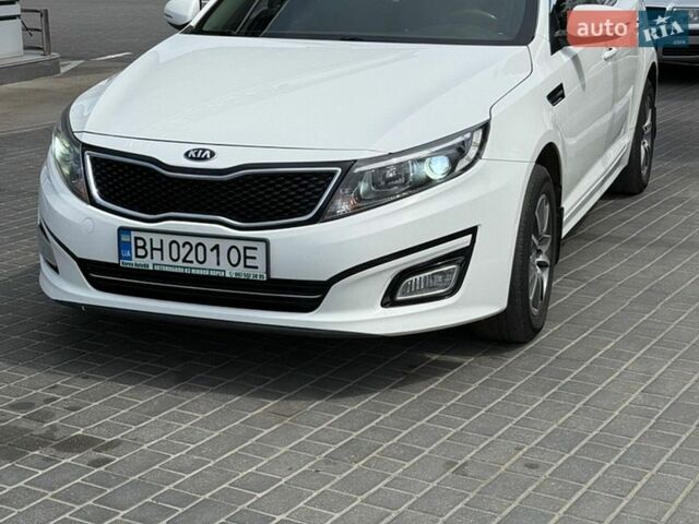 Белый Киа K5, объемом двигателя 2 л и пробегом 263 тыс. км за 8600 $, фото 1 на Automoto.ua