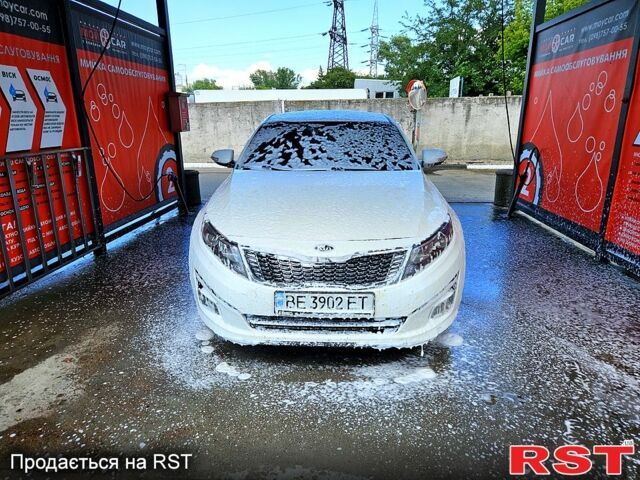 Белый Киа K5, объемом двигателя 2 л и пробегом 378 тыс. км за 9000 $, фото 1 на Automoto.ua