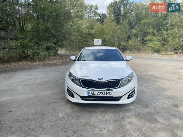 Белый Киа K5, объемом двигателя 2 л и пробегом 296 тыс. км за 12000 $, фото 1 на Automoto.ua