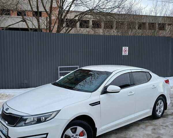 Білий Кіа K5, об'ємом двигуна 2 л та пробігом 265 тис. км за 9500 $, фото 1 на Automoto.ua