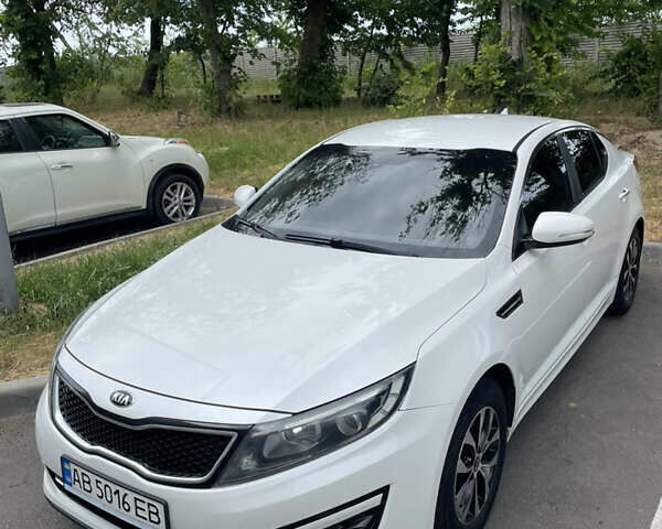 Белый Киа K5, объемом двигателя 2 л и пробегом 145 тыс. км за 10500 $, фото 1 на Automoto.ua