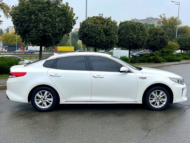 Белый Киа K5, объемом двигателя 2 л и пробегом 272 тыс. км за 12200 $, фото 1 на Automoto.ua