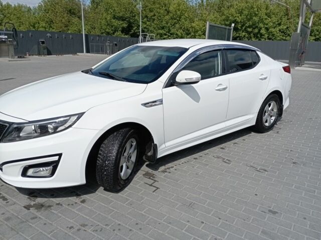 Белый Киа K5, объемом двигателя 2 л и пробегом 237 тыс. км за 330000 $, фото 1 на Automoto.ua
