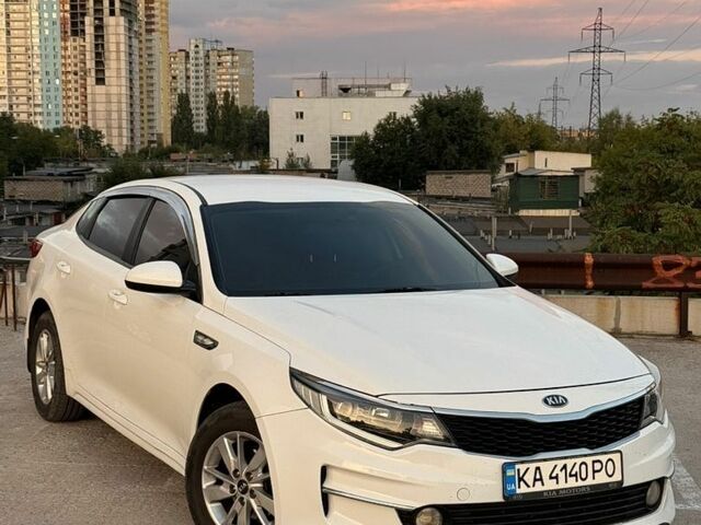 Белый Киа K5, объемом двигателя 2 л и пробегом 220 тыс. км за 9300 $, фото 1 на Automoto.ua