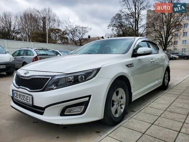 Белый Киа K5, объемом двигателя 2 л и пробегом 370 тыс. км за 8000 $, фото 1 на Automoto.ua