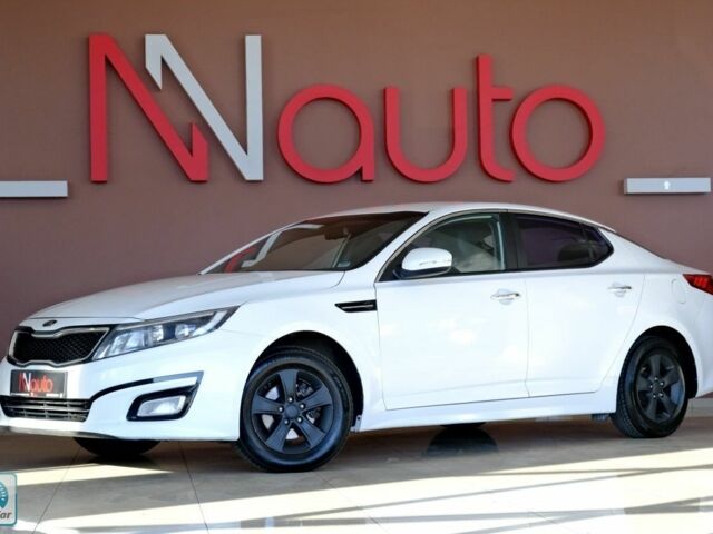 Белый Киа K5, объемом двигателя 2 л и пробегом 293 тыс. км за 9500 $, фото 1 на Automoto.ua