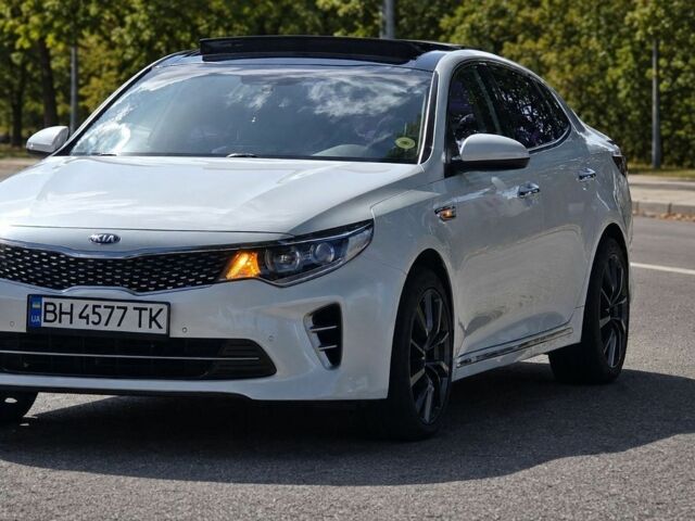 Белый Киа K5, объемом двигателя 2 л и пробегом 223 тыс. км за 11642 $, фото 1 на Automoto.ua