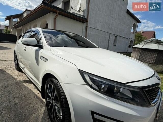 Белый Киа K5, объемом двигателя 2 л и пробегом 245 тыс. км за 8500 $, фото 1 на Automoto.ua