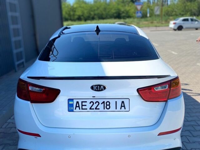 Белый Киа K5, объемом двигателя 2 л и пробегом 380 тыс. км за 8800 $, фото 1 на Automoto.ua