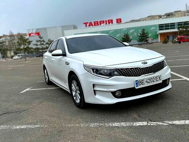 Білий Кіа K5, об'ємом двигуна 2 л та пробігом 325 тис. км за 10600 $, фото 1 на Automoto.ua