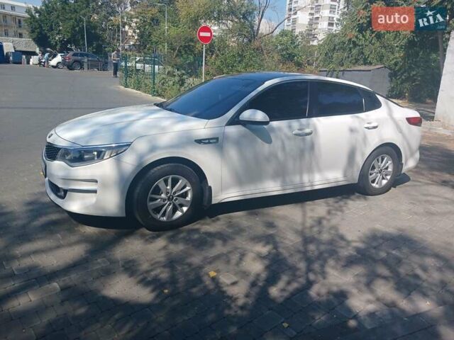 Білий Кіа K5, об'ємом двигуна 2 л та пробігом 185 тис. км за 11300 $, фото 1 на Automoto.ua
