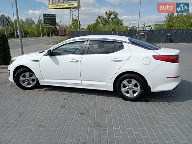 Белый Киа K5, объемом двигателя 2 л и пробегом 237 тыс. км за 7500 $, фото 1 на Automoto.ua