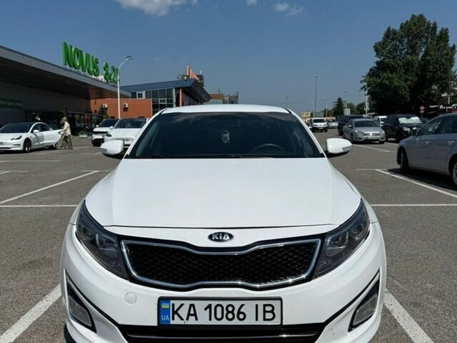 Белый Киа K5, объемом двигателя 2 л и пробегом 250 тыс. км за 8900 $, фото 1 на Automoto.ua