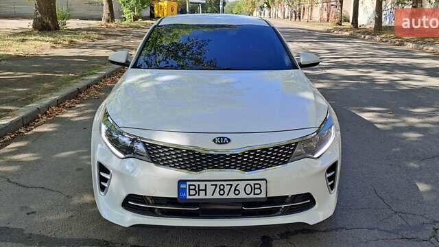 Белый Киа K5, объемом двигателя 2 л и пробегом 295 тыс. км за 11200 $, фото 1 на Automoto.ua