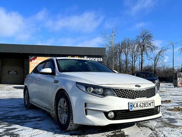 Білий Кіа K5, об'ємом двигуна 2 л та пробігом 241 тис. км за 11500 $, фото 1 на Automoto.ua