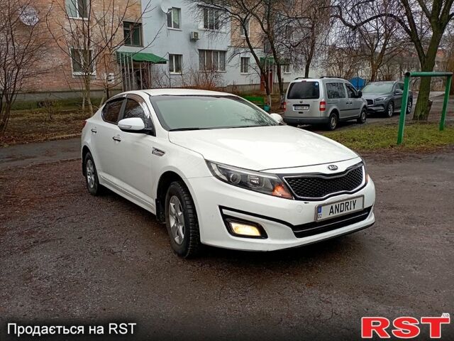 Белый Киа K5, объемом двигателя 20 л и пробегом 230 тыс. км за 9100 $, фото 1 на Automoto.ua