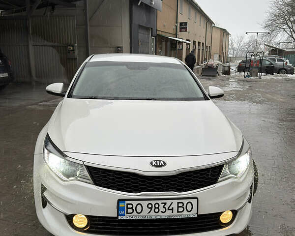 Білий Кіа K5, об'ємом двигуна 2 л та пробігом 280 тис. км за 10500 $, фото 1 на Automoto.ua