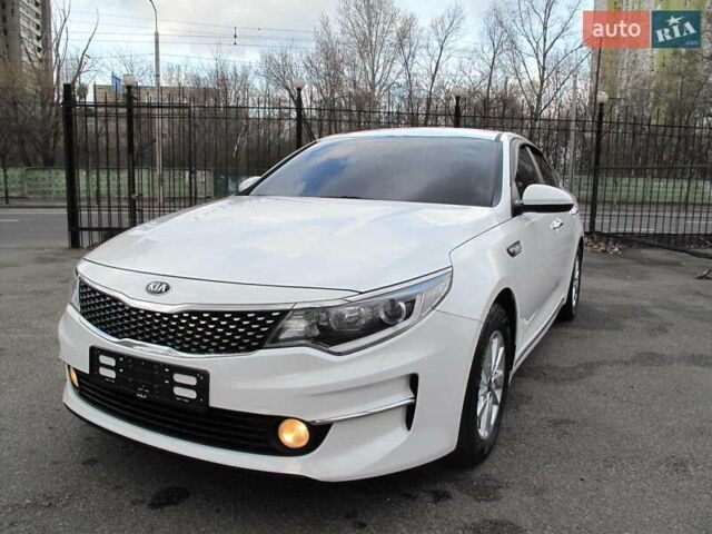 Белый Киа K5, объемом двигателя 2 л и пробегом 252 тыс. км за 11750 $, фото 1 на Automoto.ua
