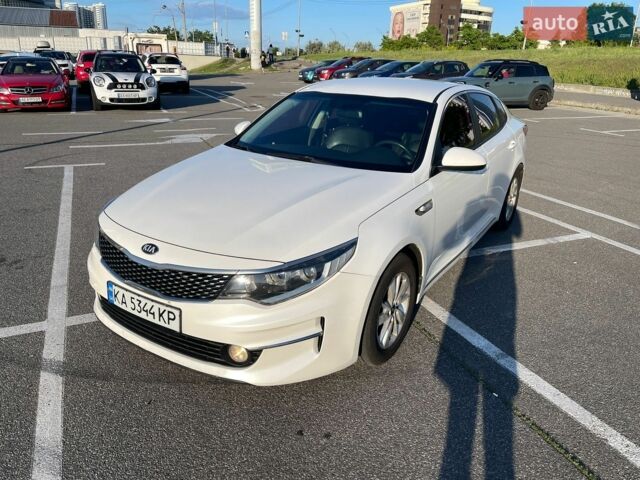 Белый Киа K5, объемом двигателя 2 л и пробегом 306 тыс. км за 10900 $, фото 1 на Automoto.ua