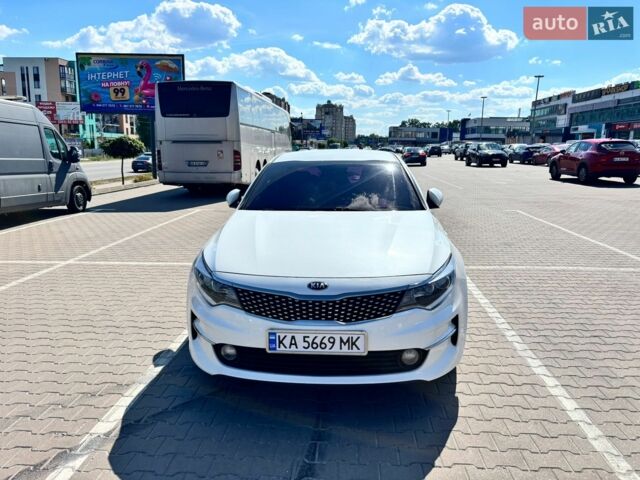 Белый Киа K5, объемом двигателя 2 л и пробегом 226 тыс. км за 12900 $, фото 1 на Automoto.ua