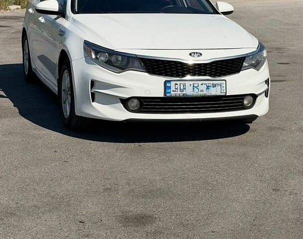 Белый Киа K5, объемом двигателя 2 л и пробегом 364 тыс. км за 10000 $, фото 1 на Automoto.ua