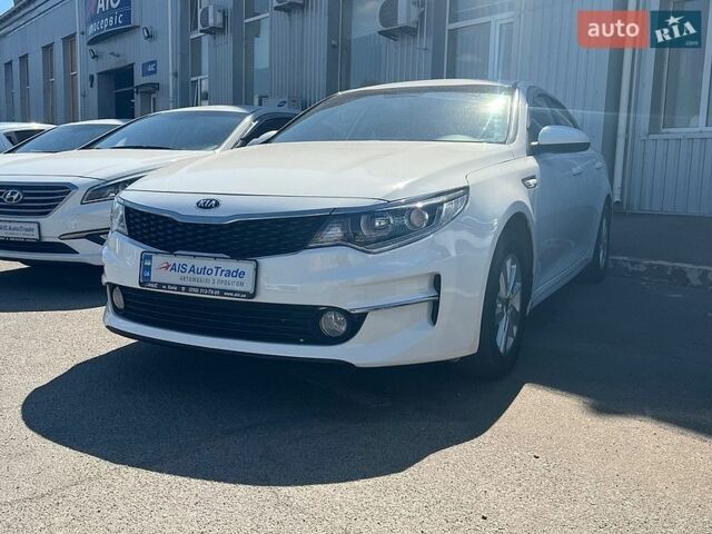 Белый Киа K5, объемом двигателя 2 л и пробегом 323 тыс. км за 9990 $, фото 1 на Automoto.ua