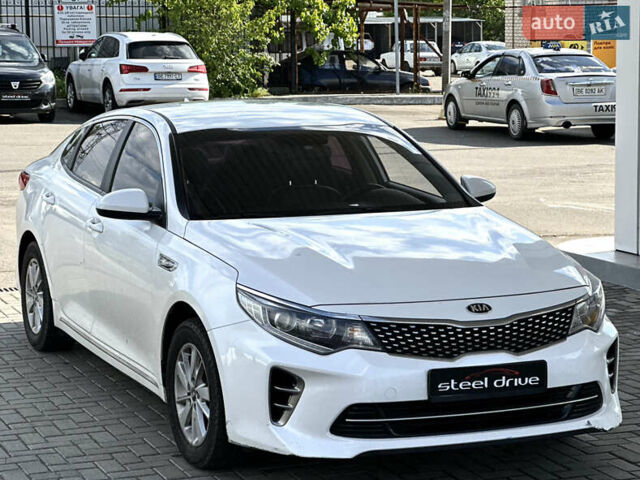 Белый Киа K5, объемом двигателя 2 л и пробегом 275 тыс. км за 11500 $, фото 1 на Automoto.ua