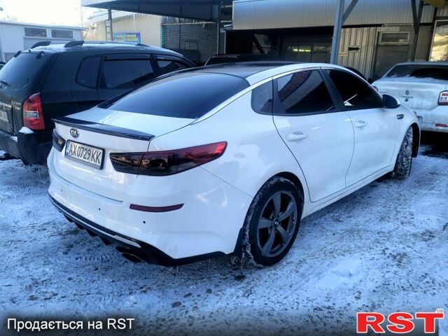 Белый Киа K5, объемом двигателя 2 л и пробегом 34000 тыс. км за 10600 $, фото 1 на Automoto.ua