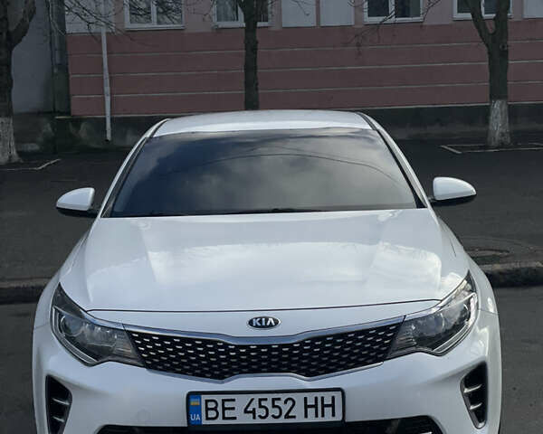 Белый Киа K5, объемом двигателя 2 л и пробегом 268 тыс. км за 11600 $, фото 1 на Automoto.ua