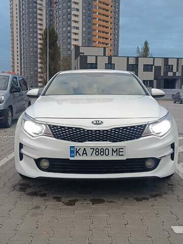 Білий Кіа K5, об'ємом двигуна 2 л та пробігом 320 тис. км за 10600 $, фото 1 на Automoto.ua
