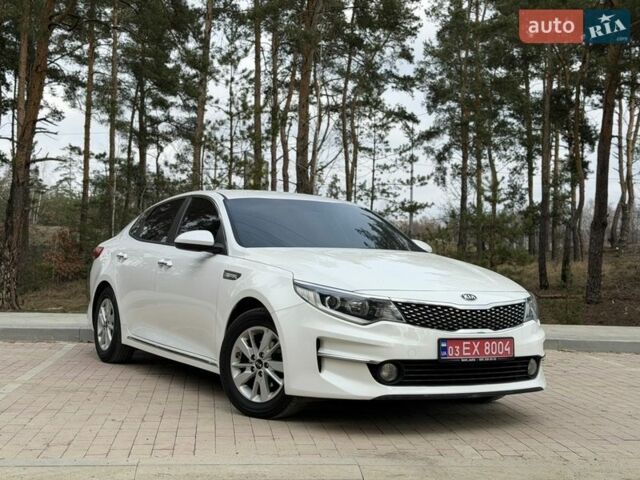 Белый Киа K5, объемом двигателя 2 л и пробегом 200 тыс. км за 12900 $, фото 1 на Automoto.ua