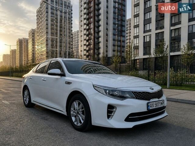 Белый Киа K5, объемом двигателя 2 л и пробегом 235 тыс. км за 11500 $, фото 1 на Automoto.ua