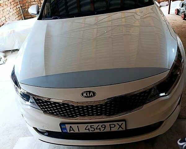 Белый Киа K5, объемом двигателя 2 л и пробегом 300 тыс. км за 7700 $, фото 1 на Automoto.ua