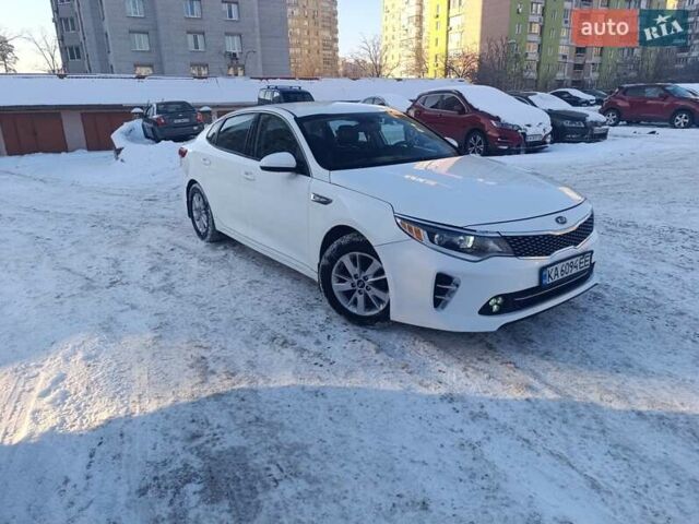 Белый Киа K5, объемом двигателя 2 л и пробегом 507 тыс. км за 9000 $, фото 1 на Automoto.ua