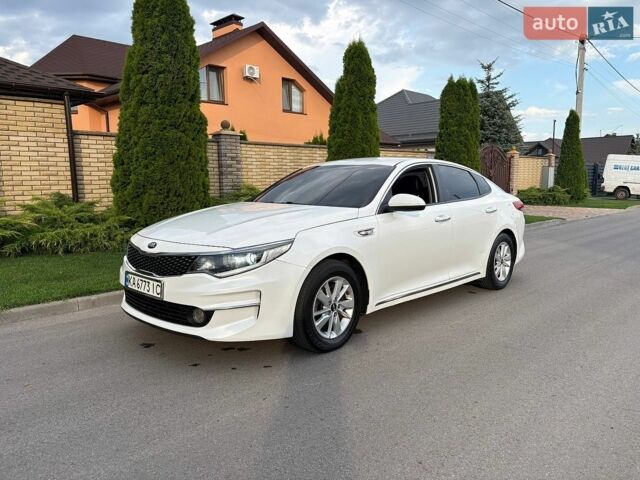 Білий Кіа K5, об'ємом двигуна 2 л та пробігом 250 тис. км за 9400 $, фото 1 на Automoto.ua