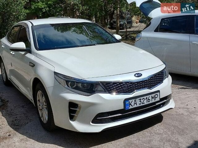 Белый Киа K5, объемом двигателя 2 л и пробегом 248 тыс. км за 13000 $, фото 1 на Automoto.ua