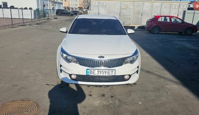Білий Кіа K5, об'ємом двигуна 2 л та пробігом 250 тис. км за 12000 $, фото 1 на Automoto.ua
