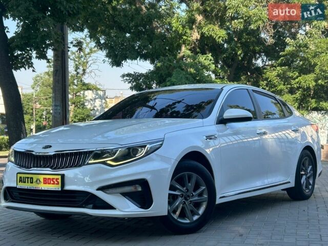 Білий Кіа K5, об'ємом двигуна 0 л та пробігом 170 тис. км за 15500 $, фото 1 на Automoto.ua