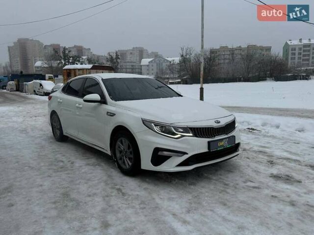 Білий Кіа K5, об'ємом двигуна 2 л та пробігом 136 тис. км за 14000 $, фото 1 на Automoto.ua