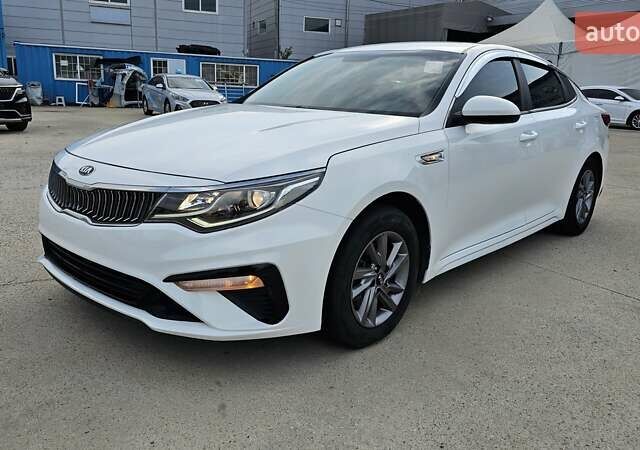Белый Киа K5, объемом двигателя 2 л и пробегом 405 тыс. км за 12490 $, фото 1 на Automoto.ua