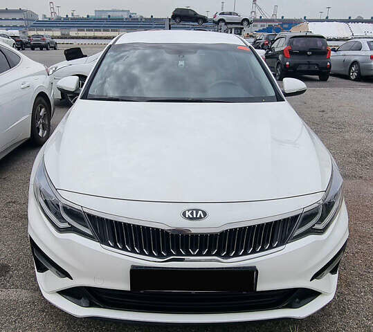 Белый Киа K5, объемом двигателя 2 л и пробегом 143 тыс. км за 16000 $, фото 1 на Automoto.ua